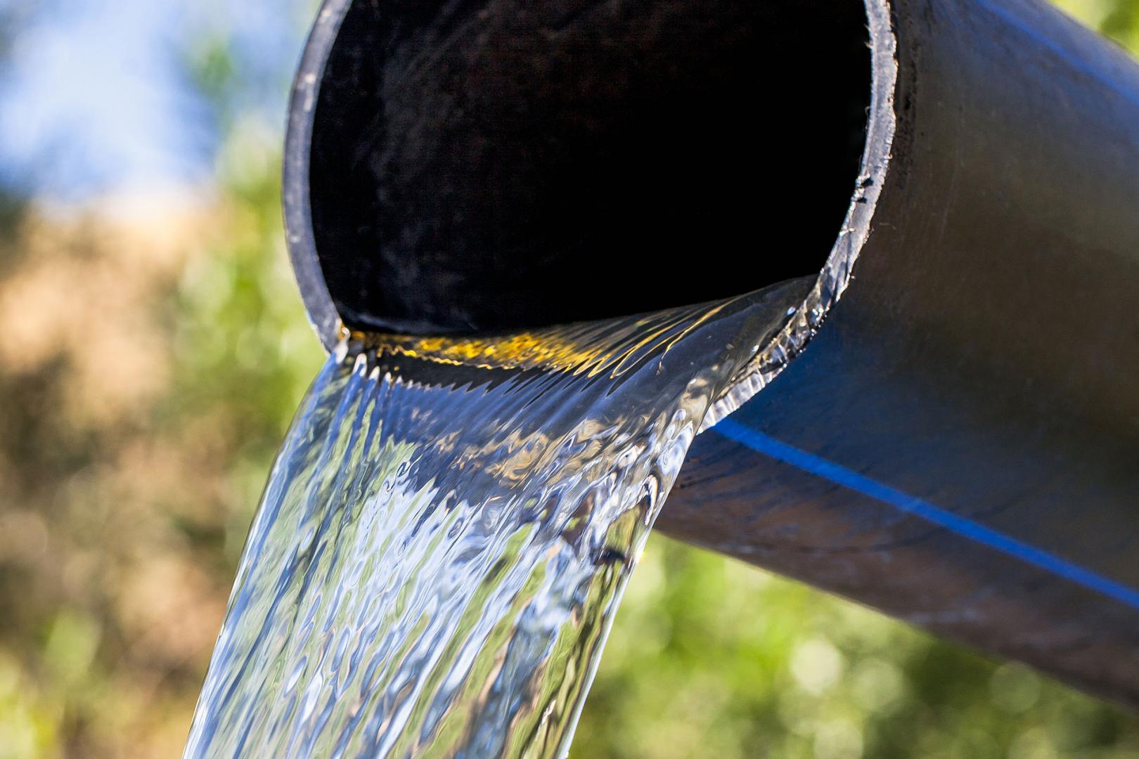 SB 454 would establish a special state fund — the PFAS Mitigation Fund — that local agencies and cities could access to help pay for the cleanup of toxic PFAS in water throughout the state.