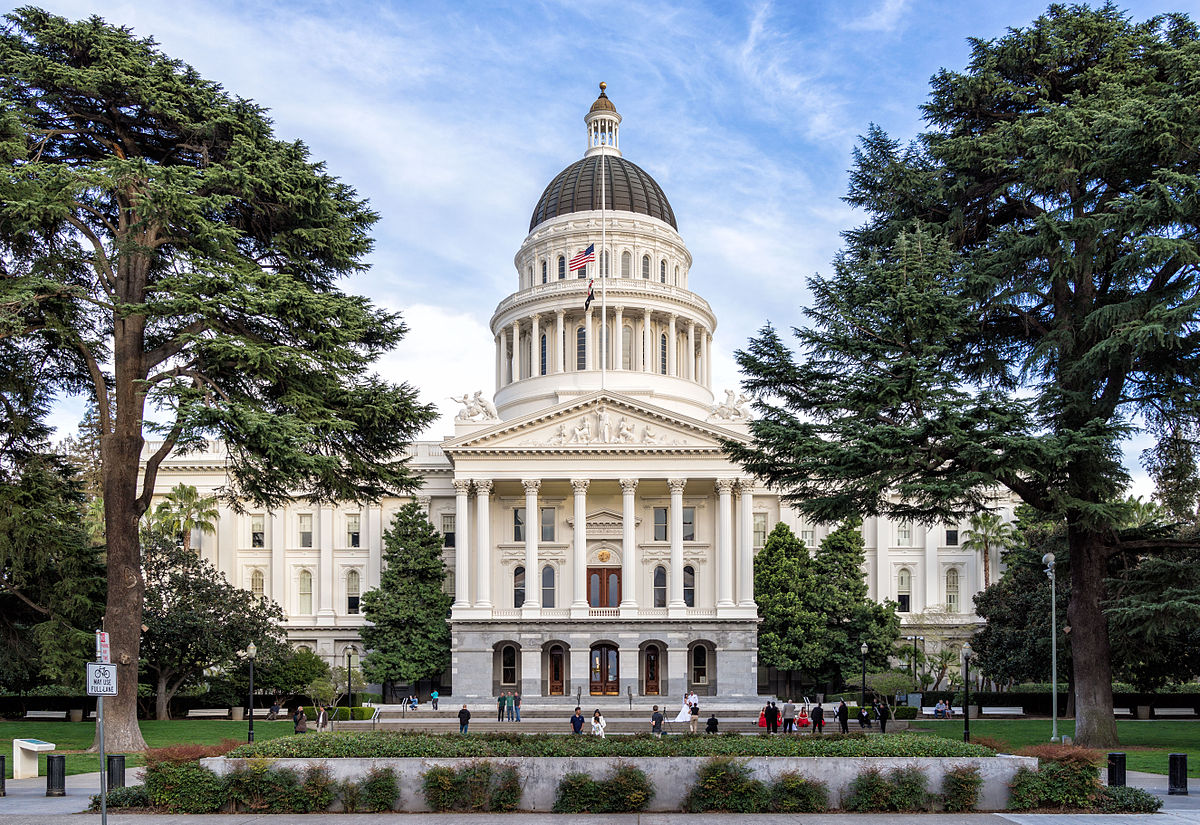 SB 1240 would establish the Office of Nonprofit Empowerment within the governor’s office – a one-stop shop to improve nonprofits’ access to essential resources and help organizations navigate the often-complicated processes of state government.